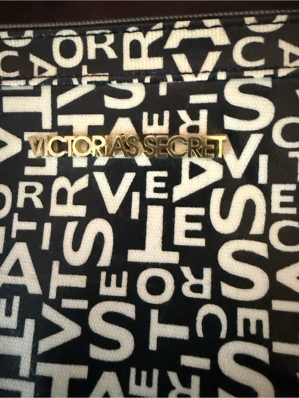 Victoria's Secret, Coated canvas wristlet clutch - Picture 2 of 5